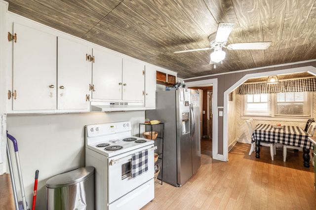 302 Edgewood St, Lafayette, TN 37083