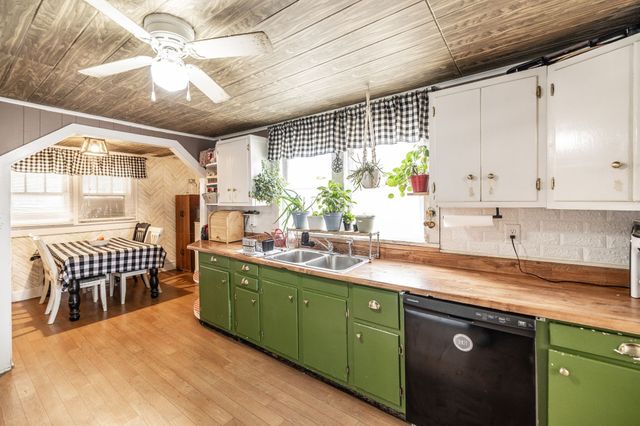 302 Edgewood St, Lafayette, TN 37083