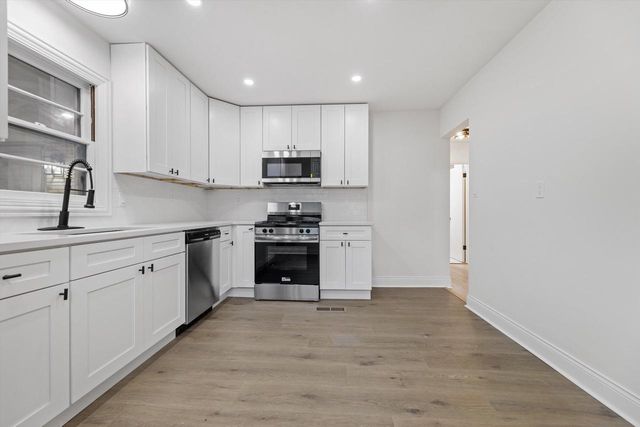 4821 N 53rd STREET, Milwaukee, WI 53218