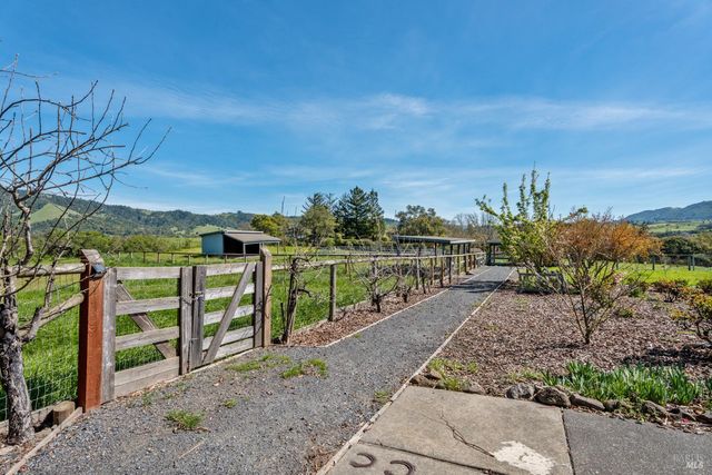 4436 Grange Rd, Santa Rosa, CA 95404