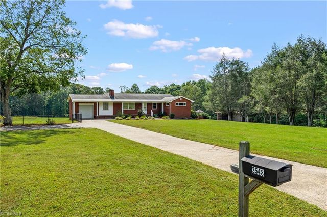 2548 Old US Highway 421 E, Yadkinville, NC 27055