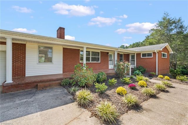 2548 Old US Highway 421 E, Yadkinville, NC 27055