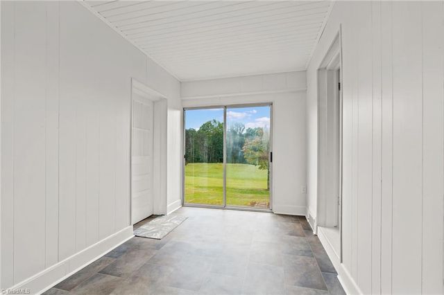 2548 Old US Highway 421 E, Yadkinville, NC 27055