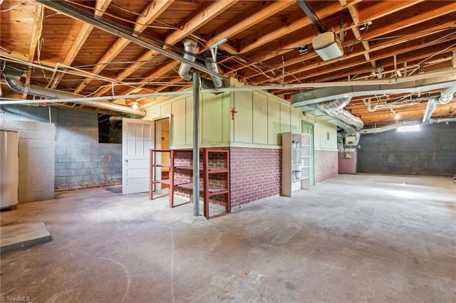 2548 Old US Highway 421 E, Yadkinville, NC 27055