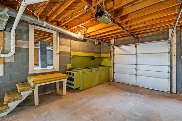 2548 Old US Highway 421 E, Yadkinville, NC 27055