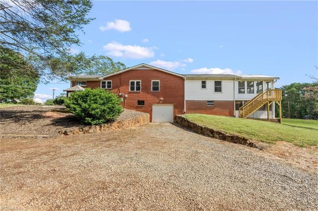 2548 Old US Highway 421 E, Yadkinville, NC 27055