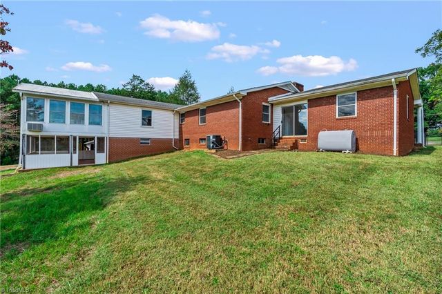 2548 Old US Highway 421 E, Yadkinville, NC 27055