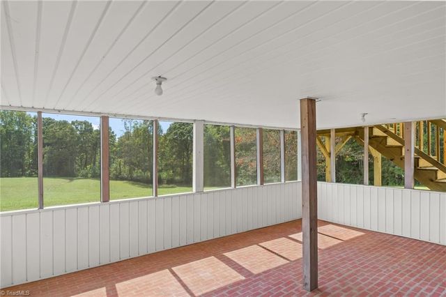 2548 Old US Highway 421 E, Yadkinville, NC 27055