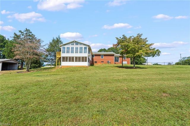 2548 Old US Highway 421 E, Yadkinville, NC 27055
