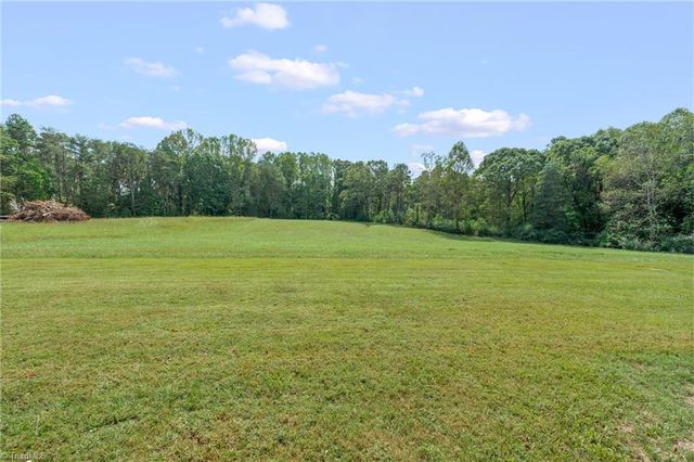 2548 Old US Highway 421 E, Yadkinville, NC 27055
