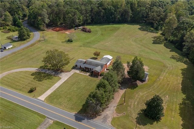 2548 Old US Highway 421 E, Yadkinville, NC 27055