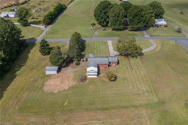2548 Old US Highway 421 E, Yadkinville, NC 27055
