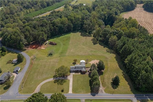 2548 Old US Highway 421 E, Yadkinville, NC 27055