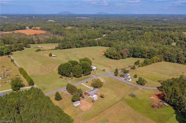 2548 Old US Highway 421 E, Yadkinville, NC 27055