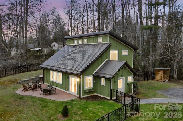 14 Sunny Hollow Lane, Fairview, NC 28730