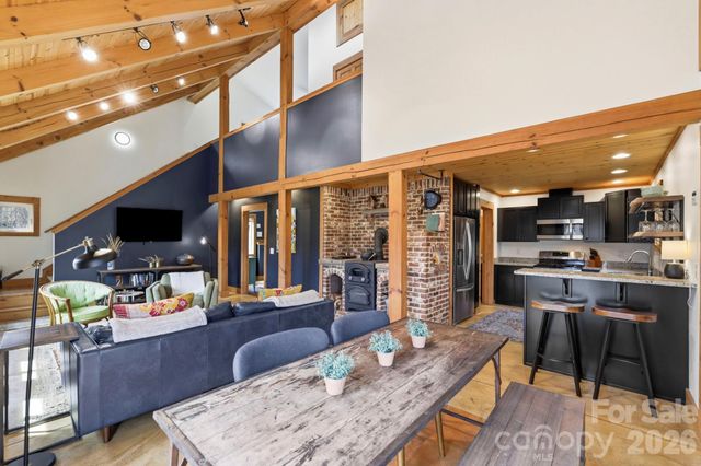 14 Sunny Hollow Lane, Fairview, NC 28730