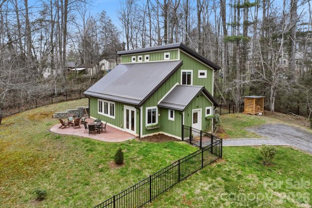 14 Sunny Hollow Lane, Fairview, NC 28730