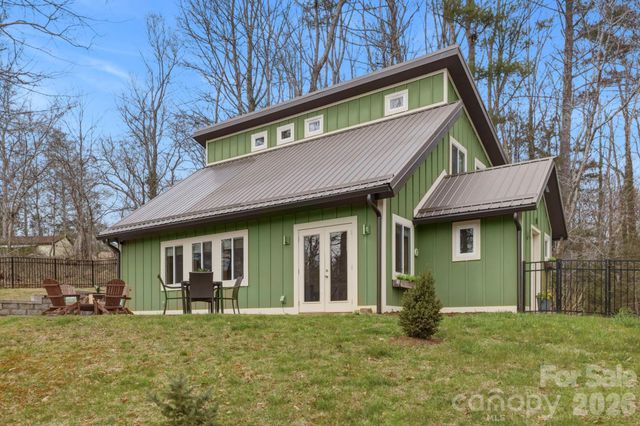 14 Sunny Hollow Lane, Fairview, NC 28730