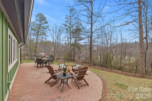 14 Sunny Hollow Lane, Fairview, NC 28730