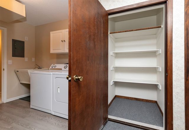 4549 Woodland Avenue 4, West Des Moines, IA 50266