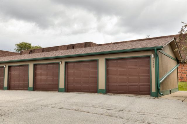 4549 Woodland Avenue 4, West Des Moines, IA 50266