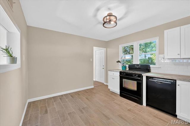 9854 Dennis Drive, St Louis, MO 63136