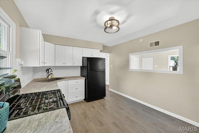 9854 Dennis Drive, St Louis, MO 63136