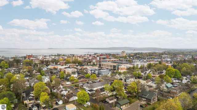 302 W Tenth Street, Traverse City, MI 49684