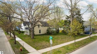 302 W Tenth Street, Traverse City, MI 49684