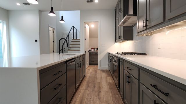 517 Mount Auburn Avenue, Dallas, TX 75223