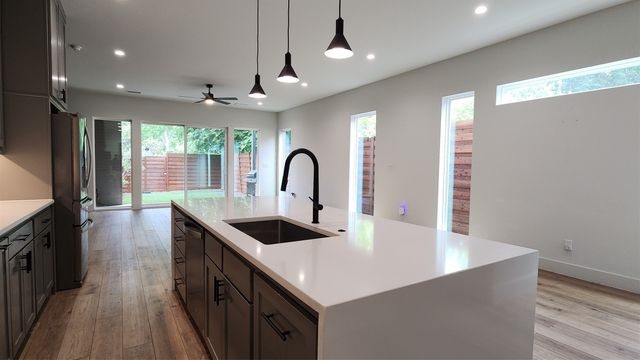 517 Mount Auburn Avenue, Dallas, TX 75223