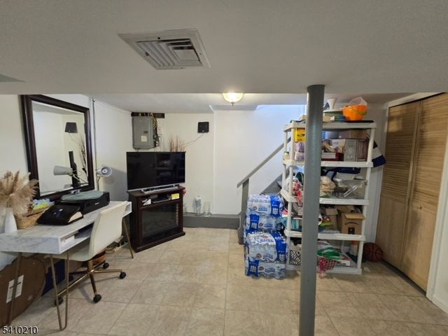 725 Schuyler Ave, Lyndhurst Twp., NJ 07071