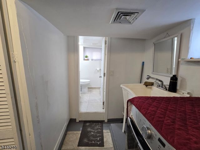 725 Schuyler Ave, Lyndhurst Twp., NJ 07071