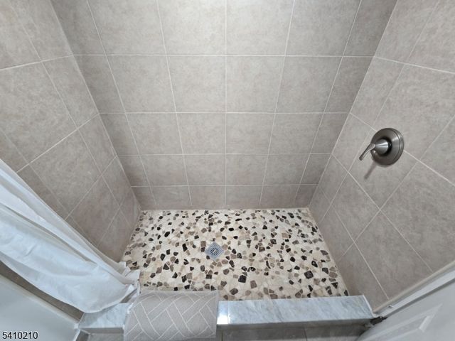 725 Schuyler Ave, Lyndhurst Twp., NJ 07071
