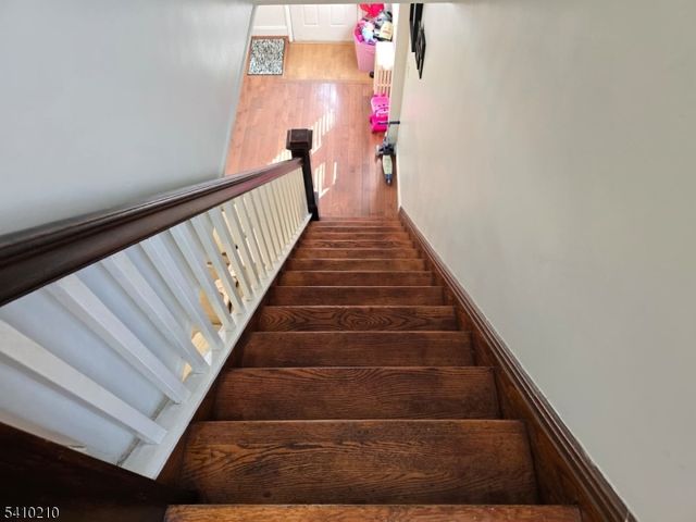 725 Schuyler Ave, Lyndhurst Twp., NJ 07071