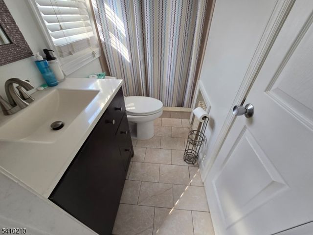 725 Schuyler Ave, Lyndhurst Twp., NJ 07071