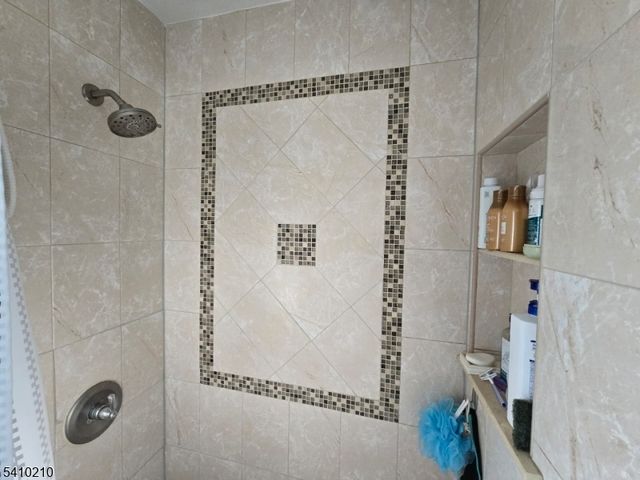 725 Schuyler Ave, Lyndhurst Twp., NJ 07071