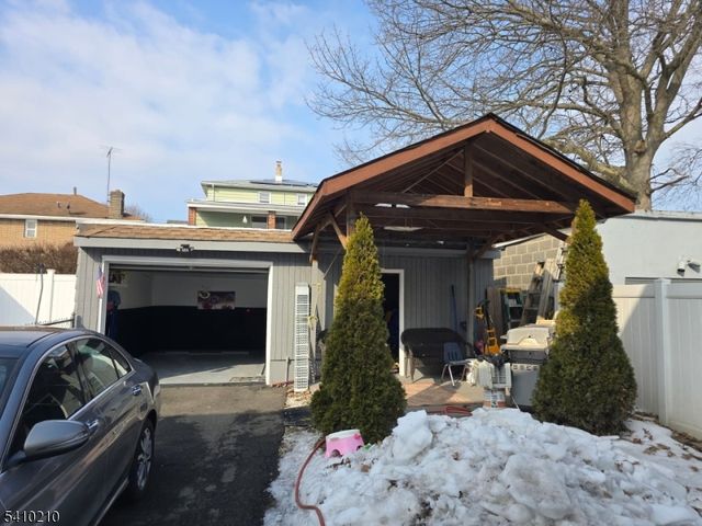 725 Schuyler Ave, Lyndhurst Twp., NJ 07071