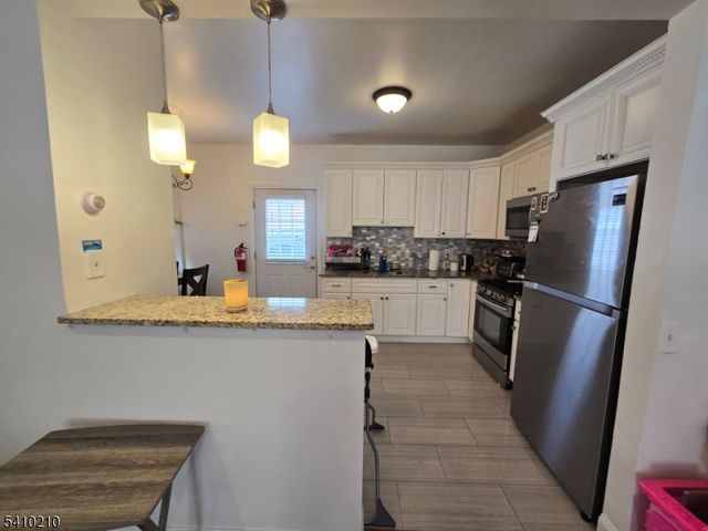 725 Schuyler Ave, Lyndhurst Twp., NJ 07071