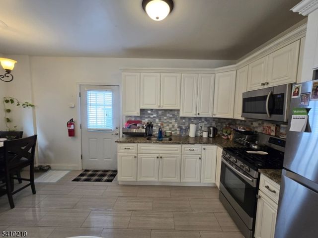 725 Schuyler Ave, Lyndhurst Twp., NJ 07071