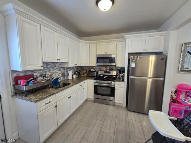 725 Schuyler Ave, Lyndhurst Twp., NJ 07071