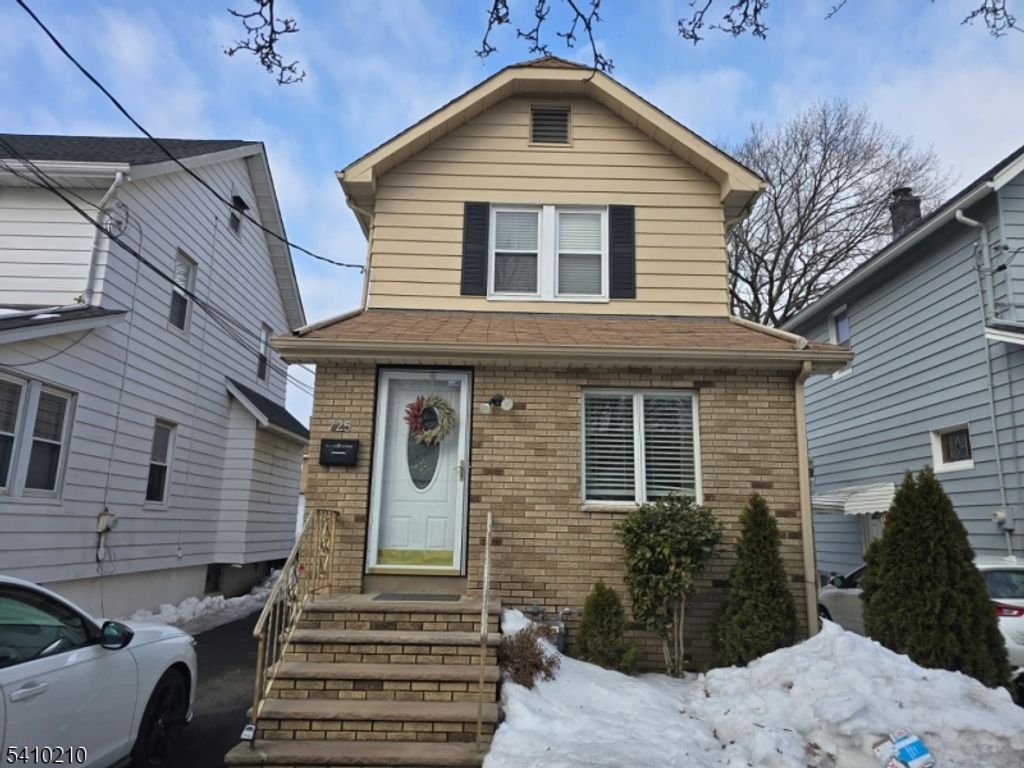 725 Schuyler Ave, Lyndhurst Twp., NJ 07071