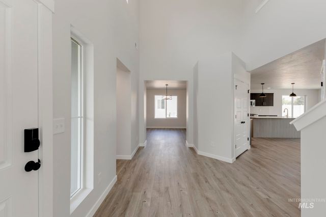 913 E Crab Springs St, Nampa, ID 83686