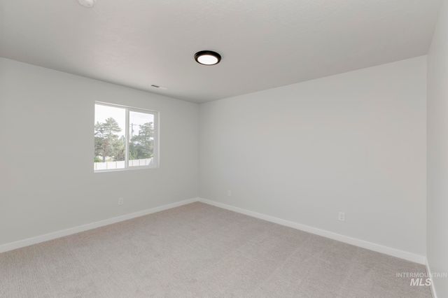 913 E Crab Springs St, Nampa, ID 83686