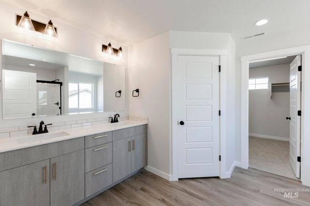 913 E Crab Springs St, Nampa, ID 83686