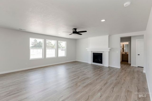 913 E Crab Springs St, Nampa, ID 83686