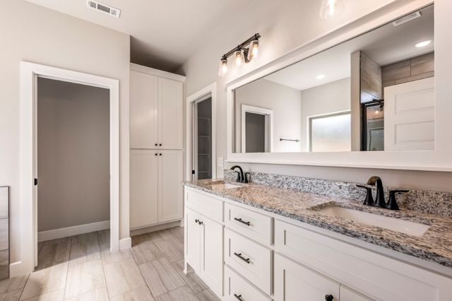 2 Hebrides Circle, Bella Vista, AR 72715