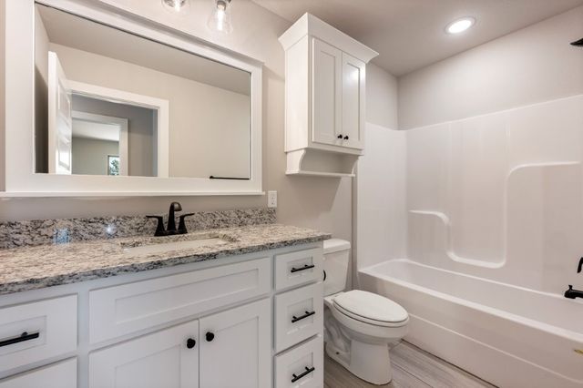 2 Hebrides Circle, Bella Vista, AR 72715