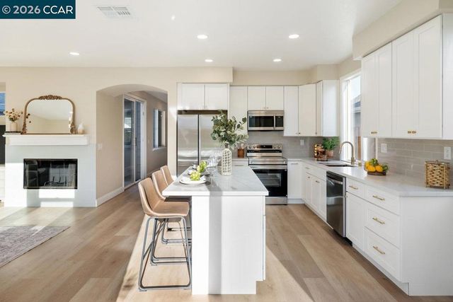 1677 1677 Green Springs Ct, Tracy, CA 95377