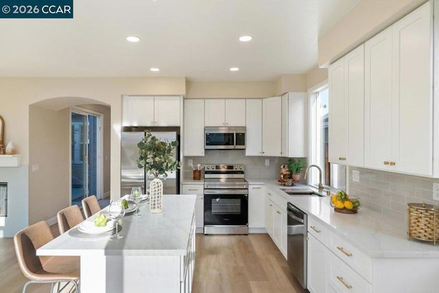 1677 1677 Green Springs Ct, Tracy, CA 95377